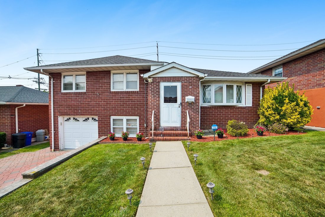 House in Secaucus, New Jersey, United States 1 - 18447741