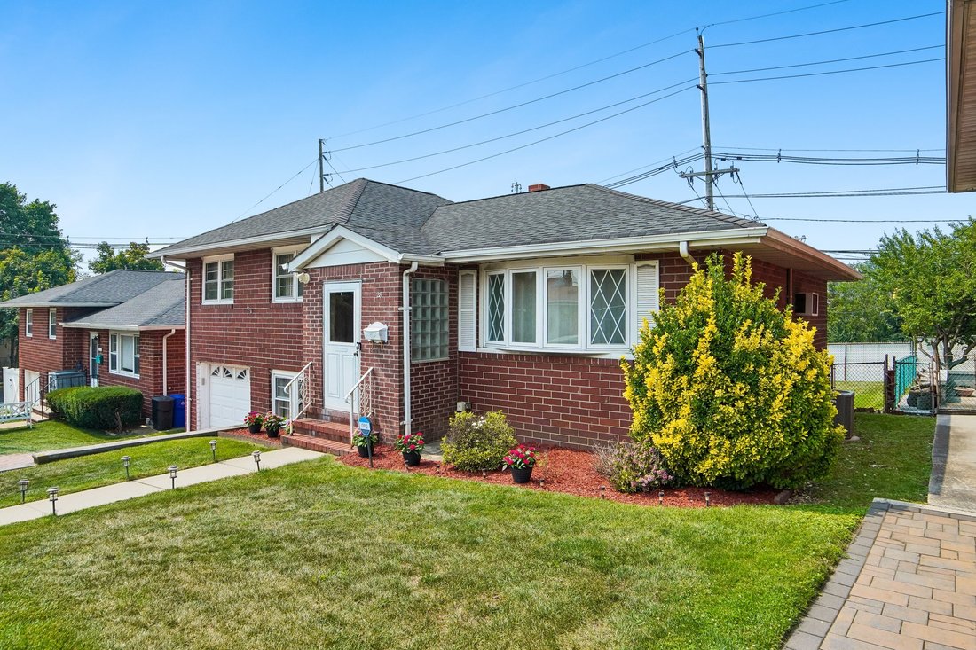 House in Secaucus, New Jersey, United States 3 - 18447741