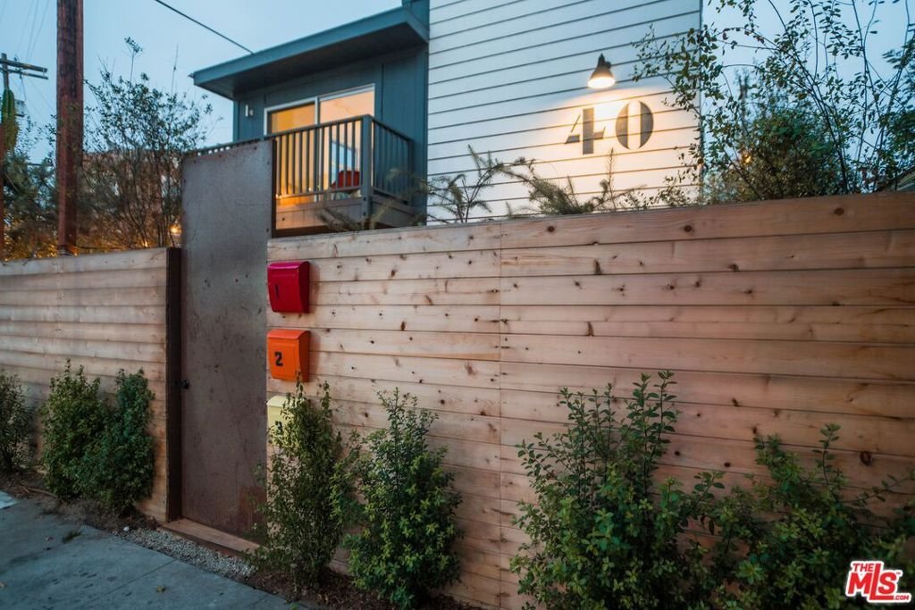 Los Angeles, California, United States 3 - 18446276