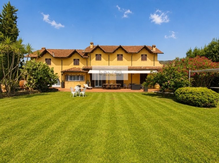 Villa in Massarosa, Tuscany, Italy 3 - 18446211