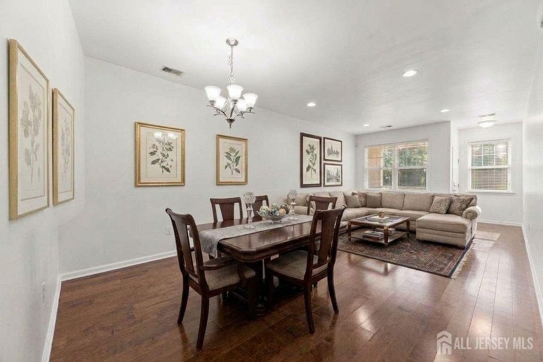 Condo in Woodbridge Township, New Jersey, United States 4 - 18448561