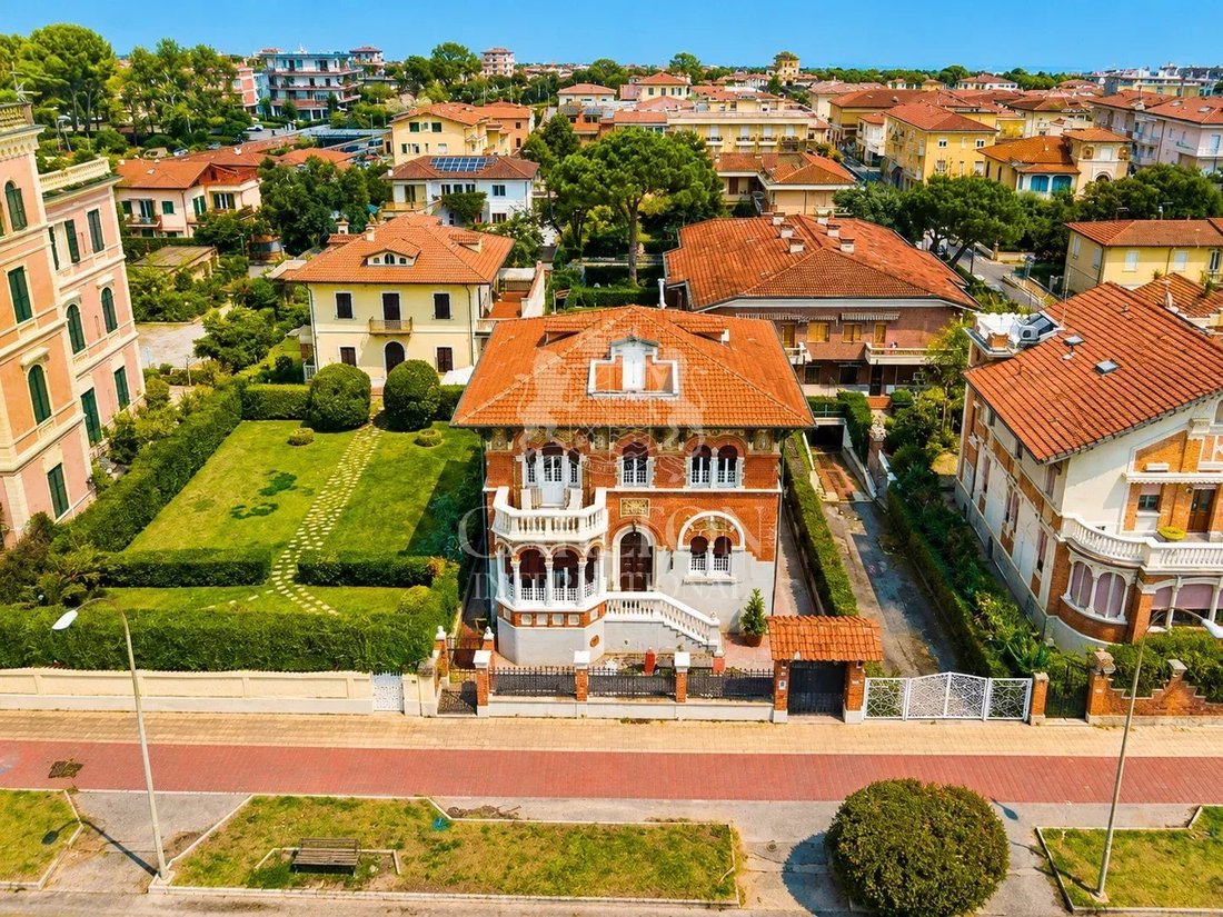 Villa in Marina di Massa Centro, Massa, Italy 3 - 18448099