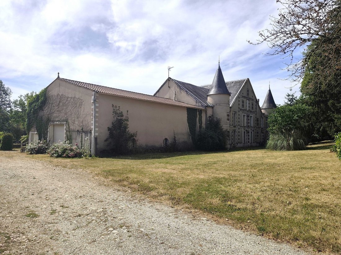 Estate in Chasseneuil-sur-Bonnieure, Nouvelle-Aquitaine, France 2 - 18452531