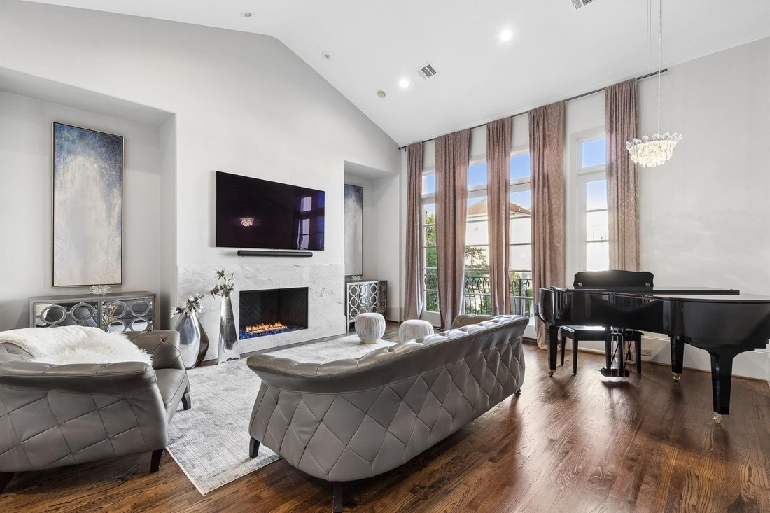 House in Houston, Texas, United States 5 - 18446830