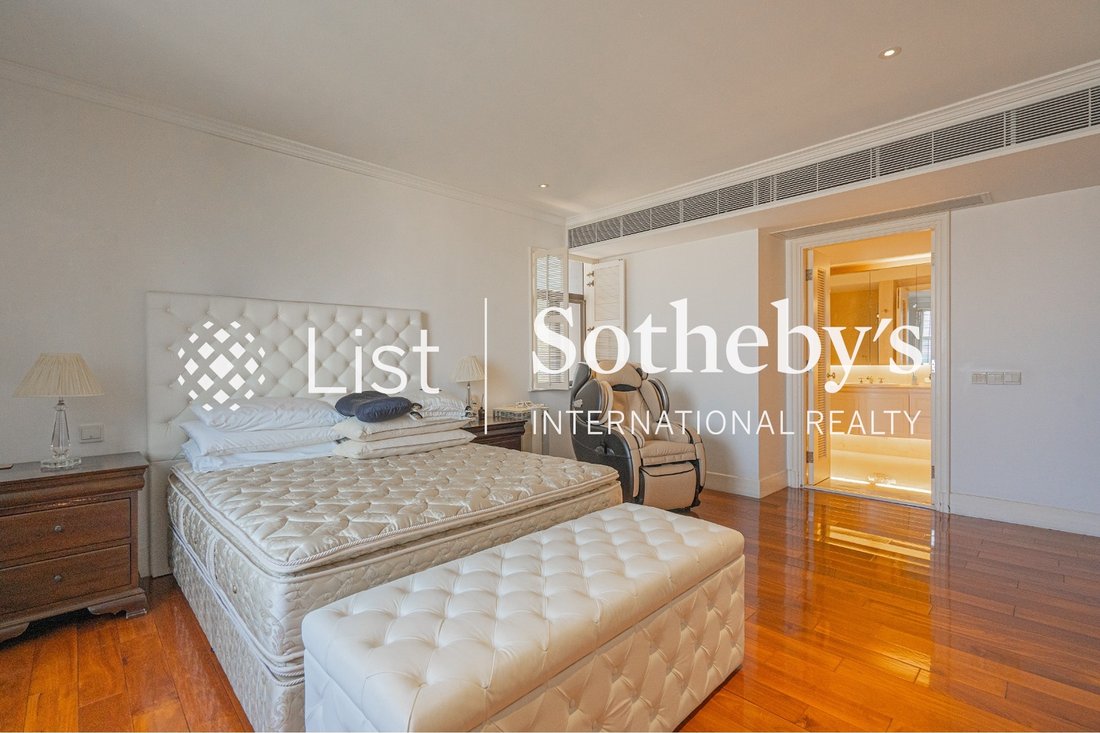 Apartment in Mid-Levels West, Hong Kong 2 - 18452373