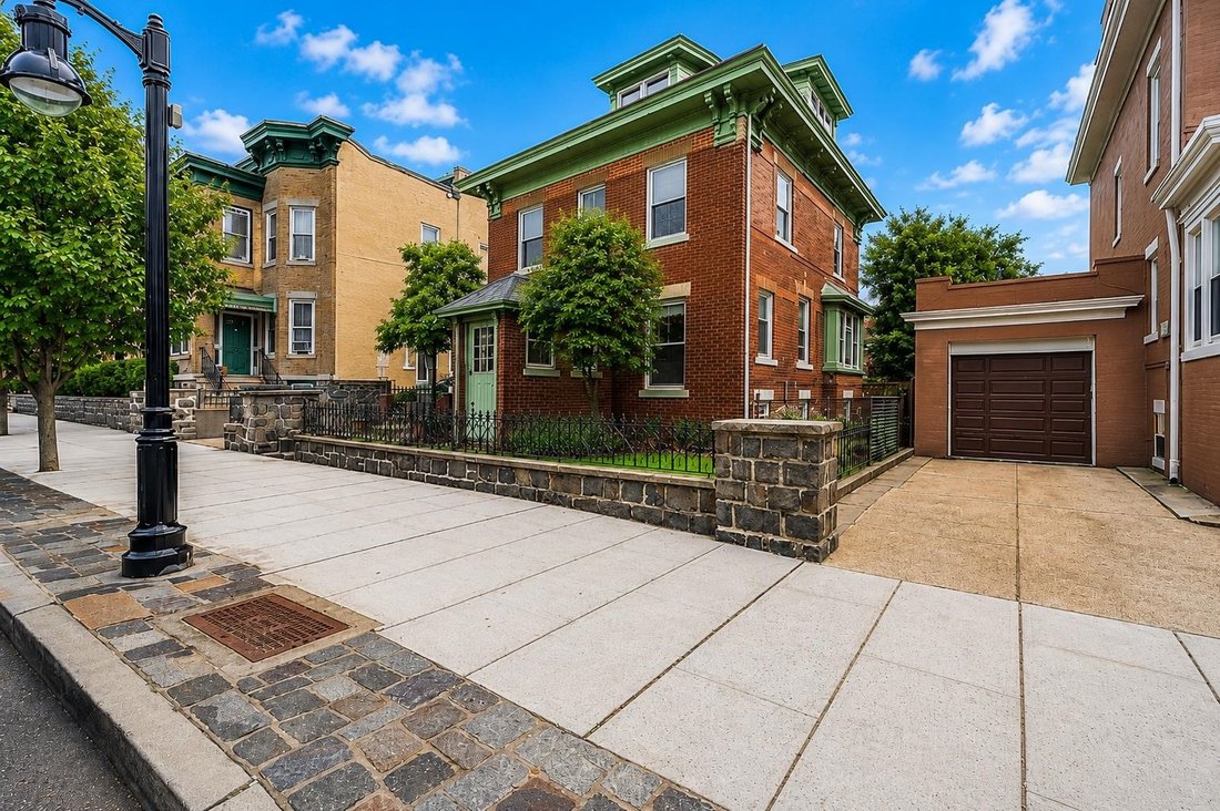 House in Union City, New Jersey, United States 3 - 18447695