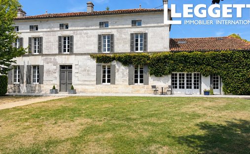 Maison à Criteuil-la-Magdeleine, Nouvelle-Aquitaine, France 1