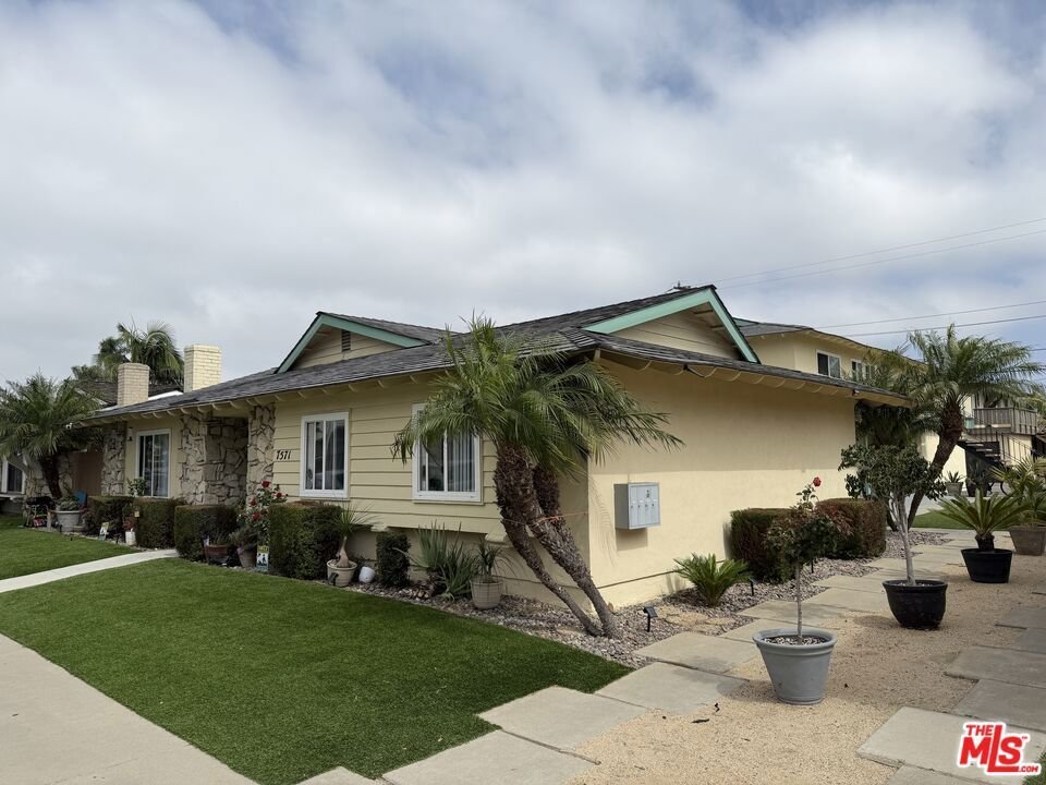Huntington Beach, California, United States 1 - 18449851