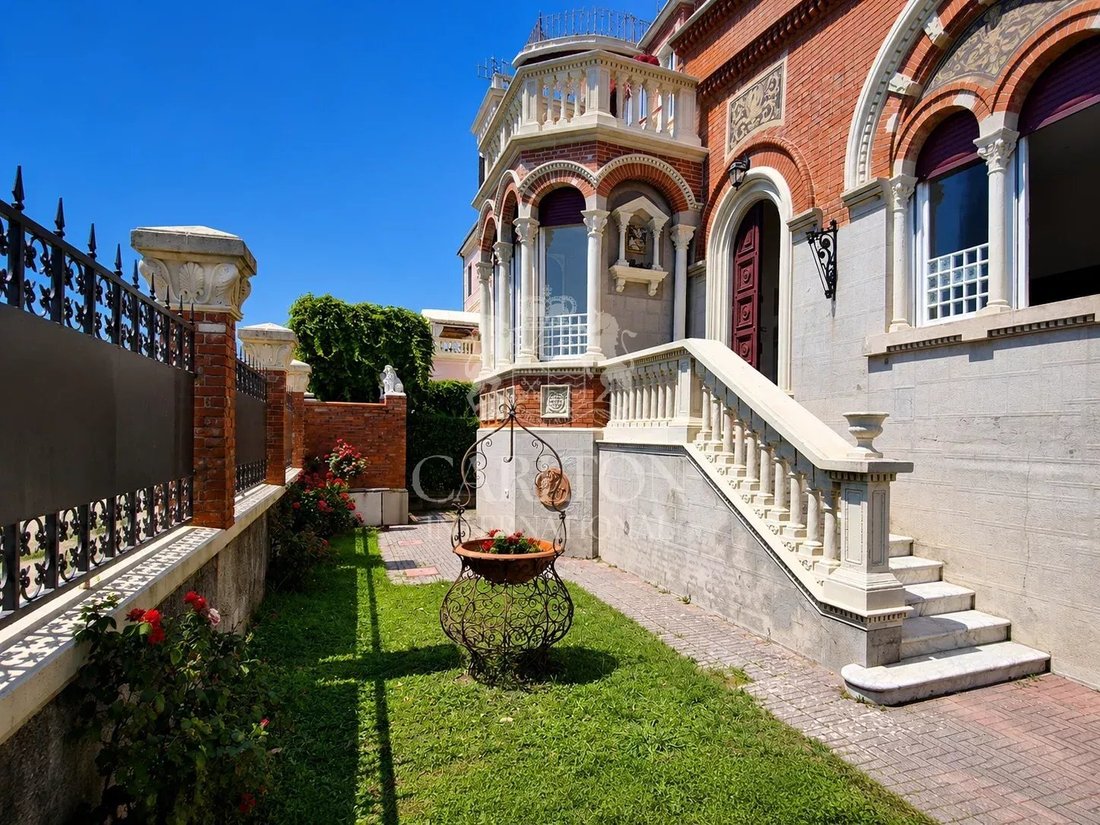 Villa in Marina di Massa Centro, Massa, Italy 2 - 18448099