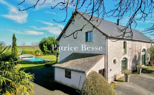 House in La Tour-Saint-Gelin, Centre-Val de Loire, France 1