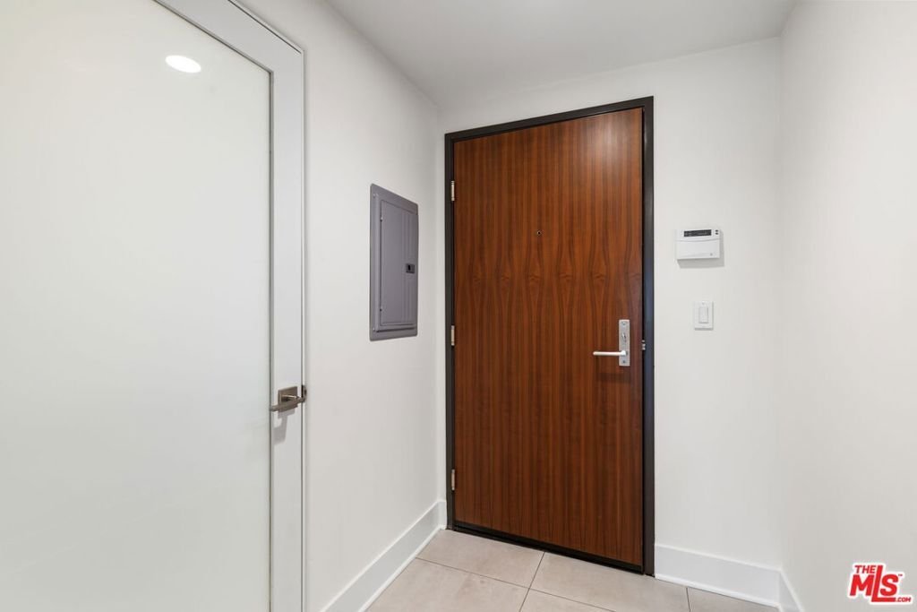 Condo in Los Angeles, California, United States 3 - 18449817