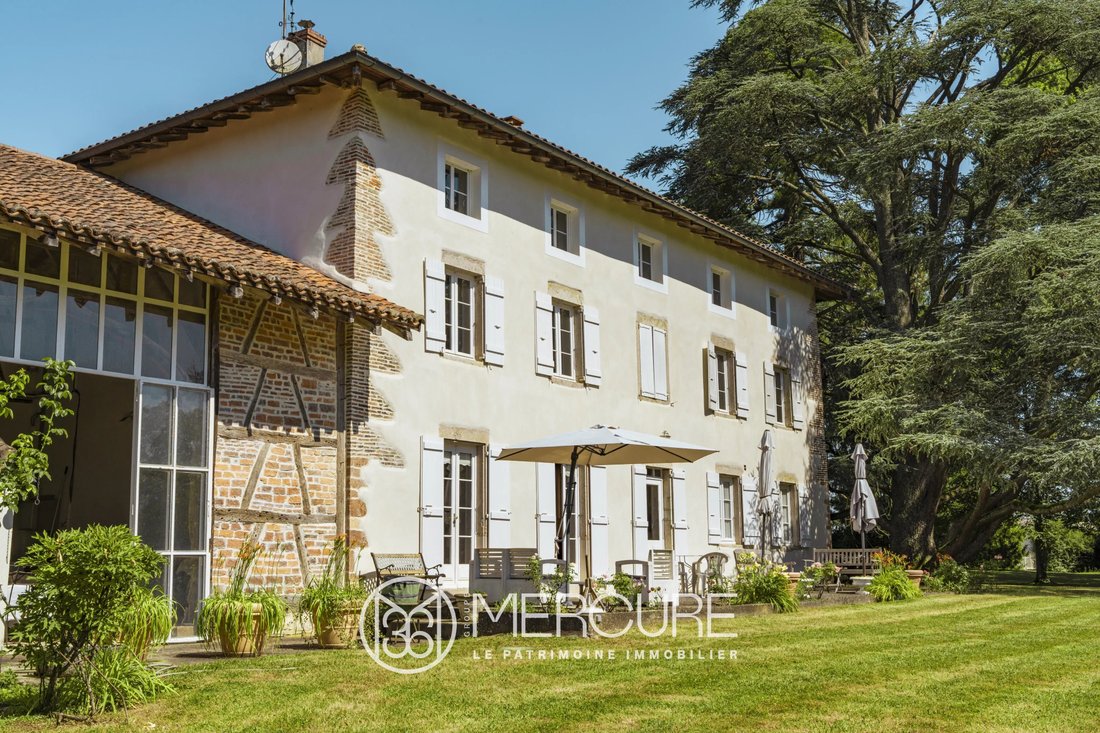 Estate in Vonnas, Auvergne-Rhône-Alpes, France 1 - 18448258