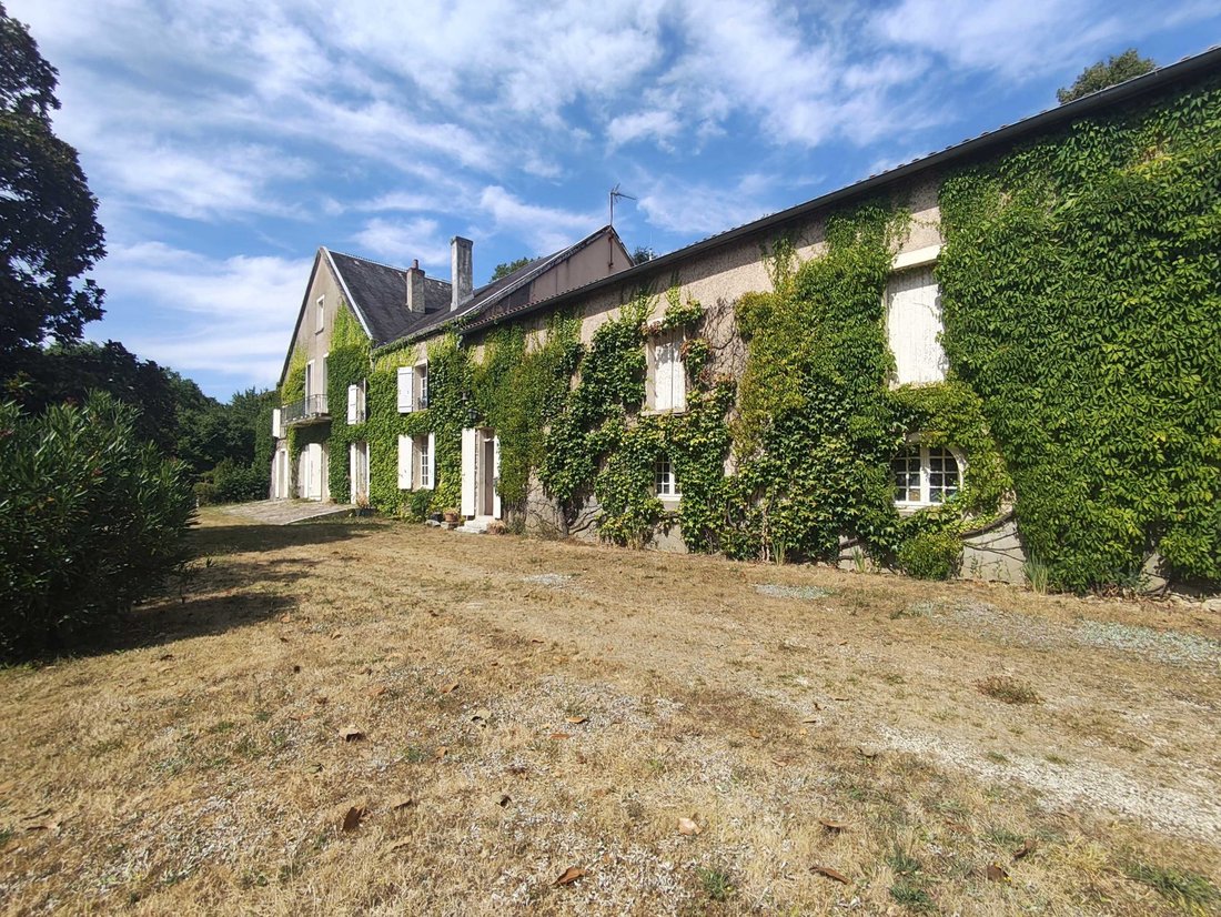 Estate in Chasseneuil-sur-Bonnieure, Nouvelle-Aquitaine, France 3 - 18452531