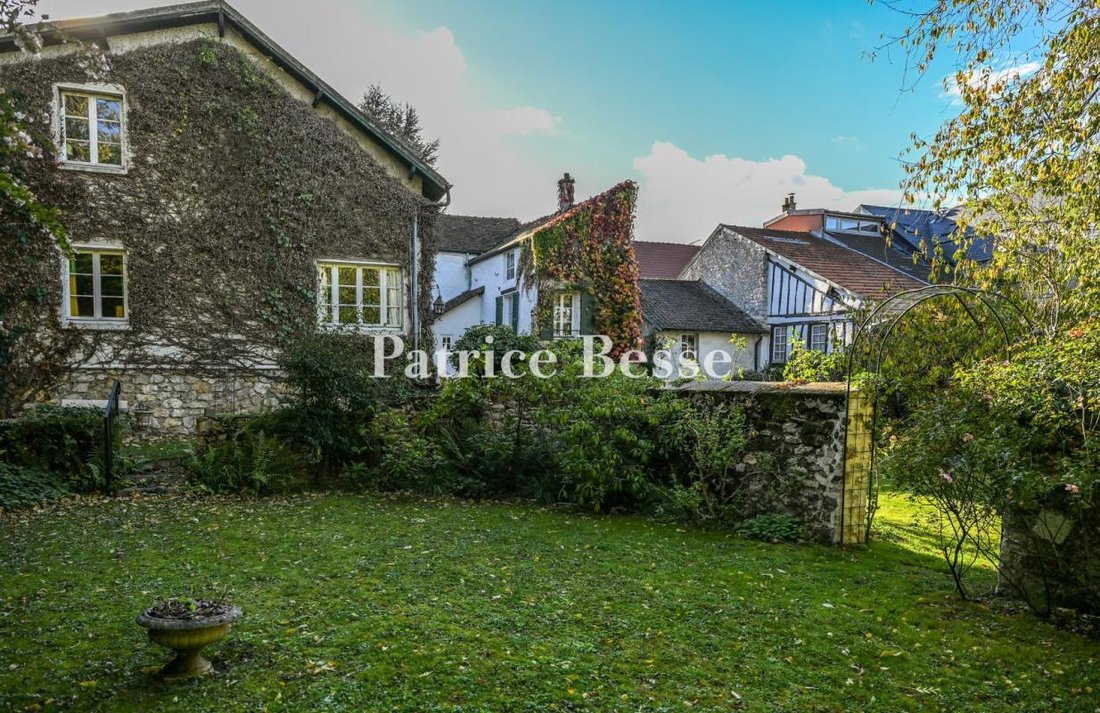 House in Marly-le-Roi, Ile-de-France, France 1 - 18449775
