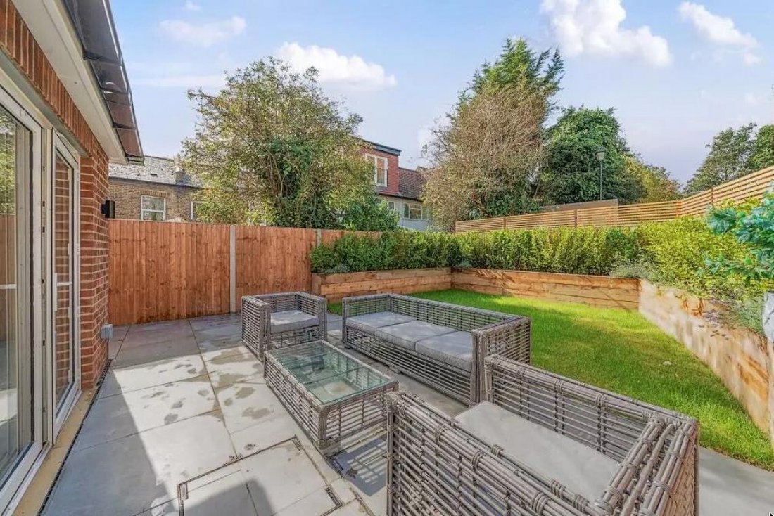 Villa in Barnet, England 3 - 18446089