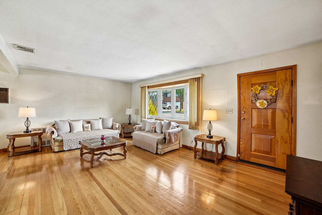 House in Secaucus, New Jersey, United States 4 - 18447741