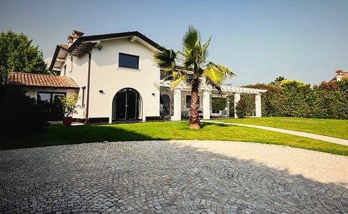Villa in Tonfano, Pietrasanta, Italy 1