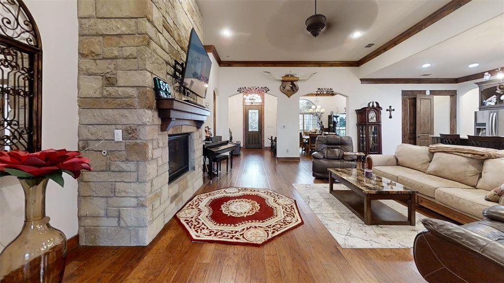 House in Granbury, Texas, United States 5 - 18451024