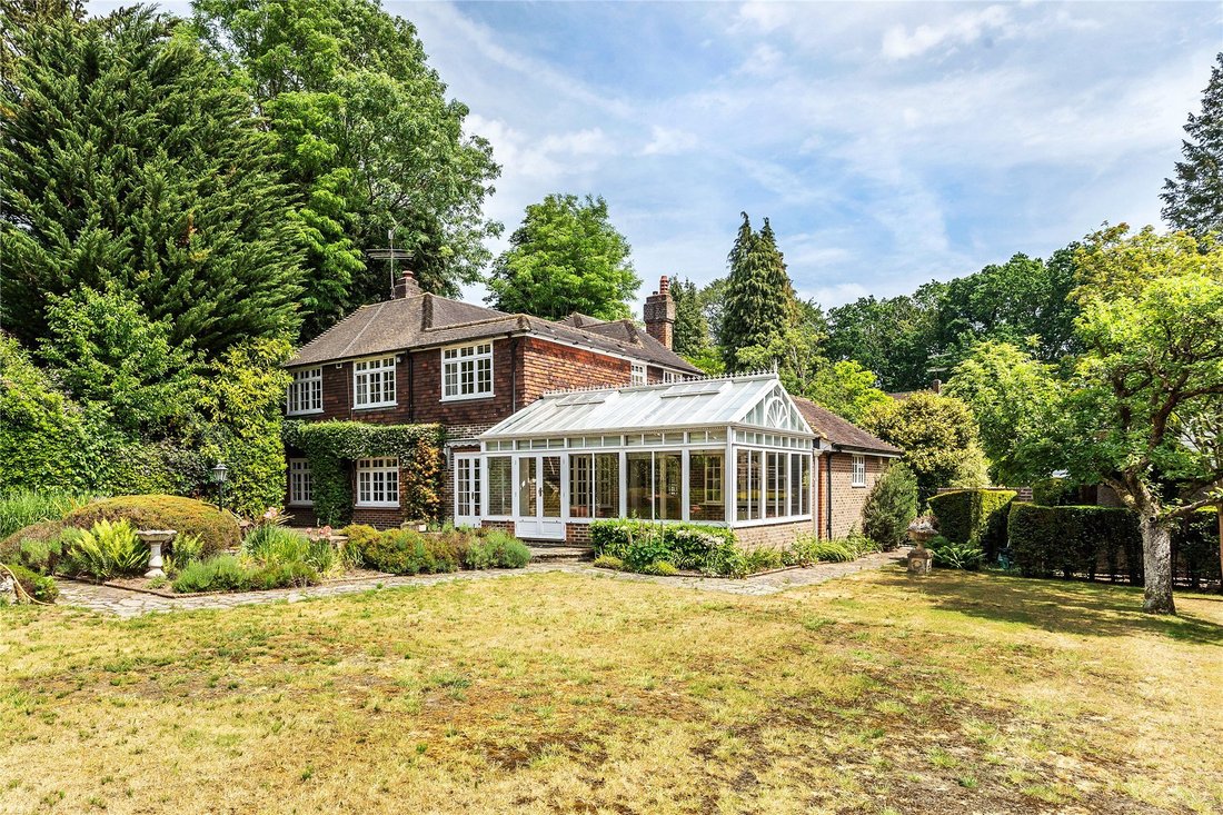 House in Maybury, Woking, England 1 - 18446092