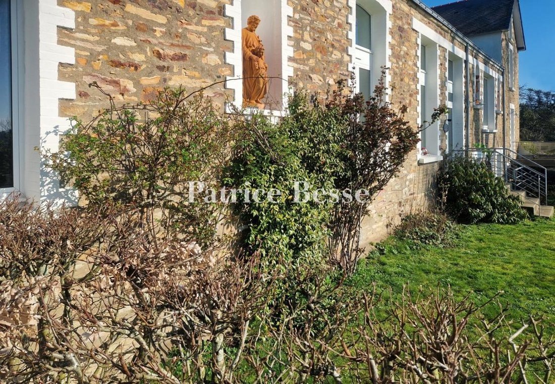 House in Centre-Le Port, Saint-Jean-la-Poterie, France 4 - 18449377