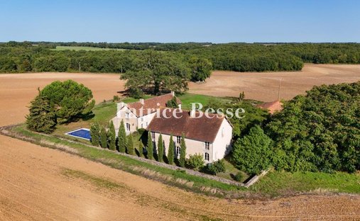 Farm Ranch in Poitiers, Nouvelle-Aquitaine, France 1