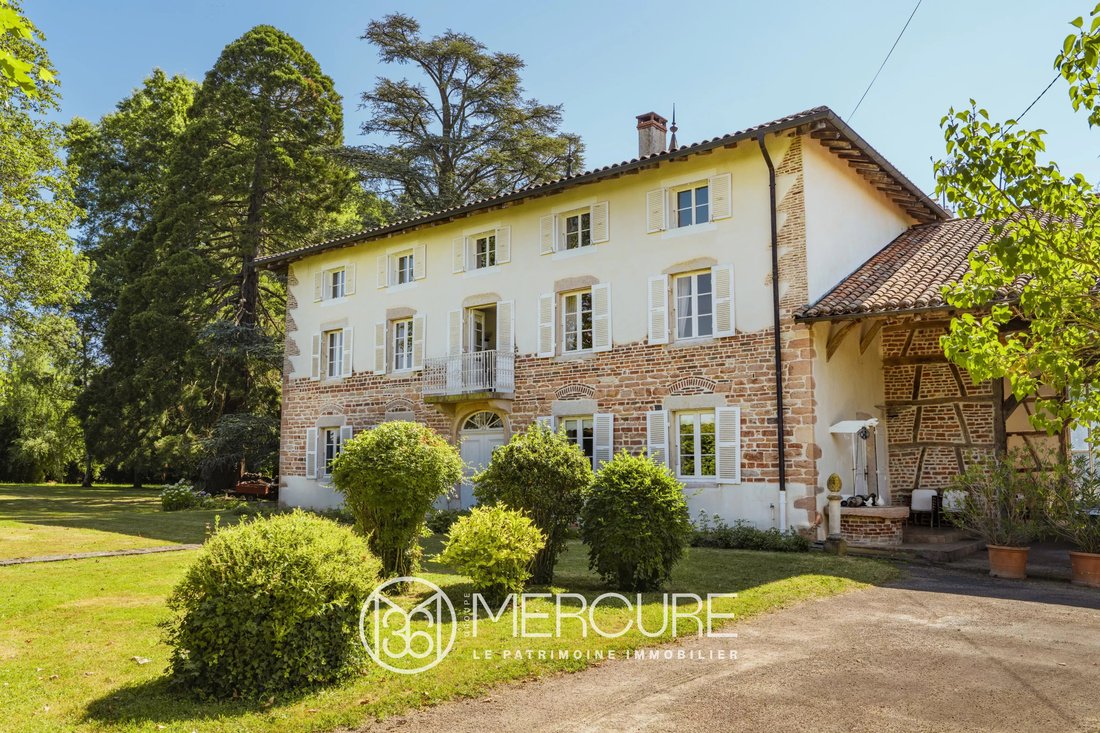 Estate in Vonnas, Auvergne-Rhône-Alpes, France 2 - 18448258