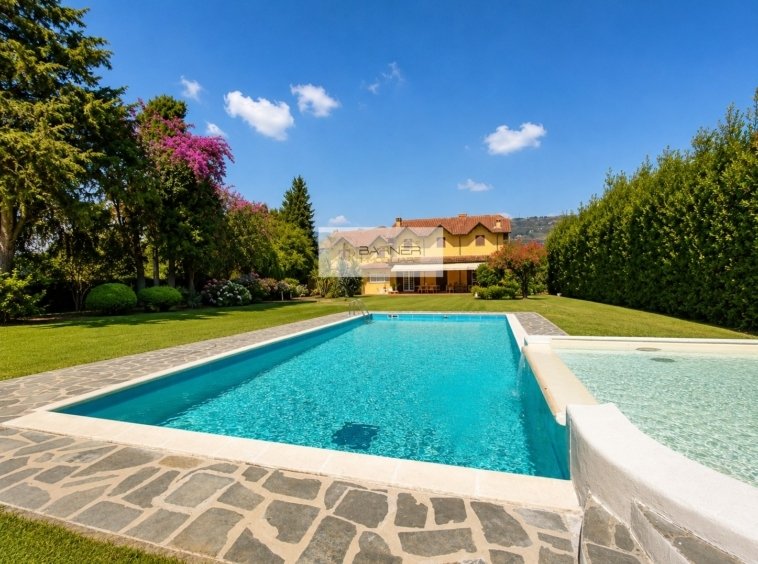 Villa in Massarosa, Tuscany, Italy 1 - 18446211