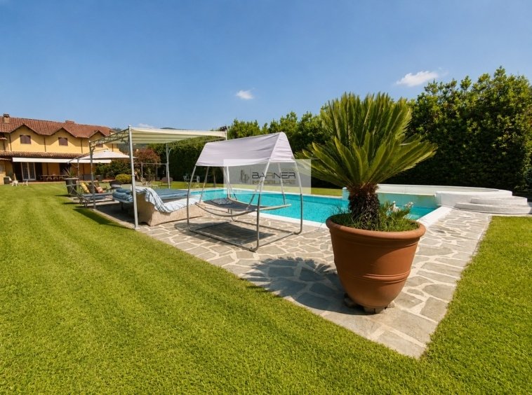Villa in Massarosa, Tuscany, Italy 2 - 18446211