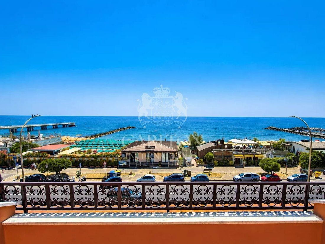 Villa in Marina di Massa Centro, Massa, Italy 1 - 18448099