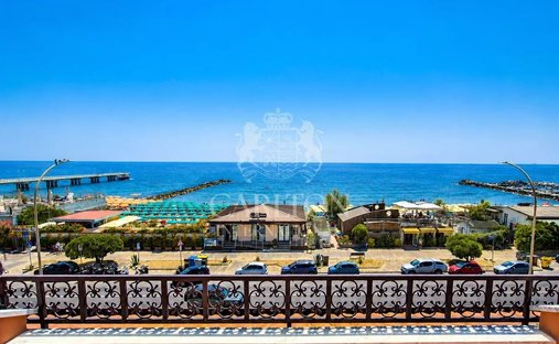 Villa a Marina di Massa Centro, Massa, Italia 1