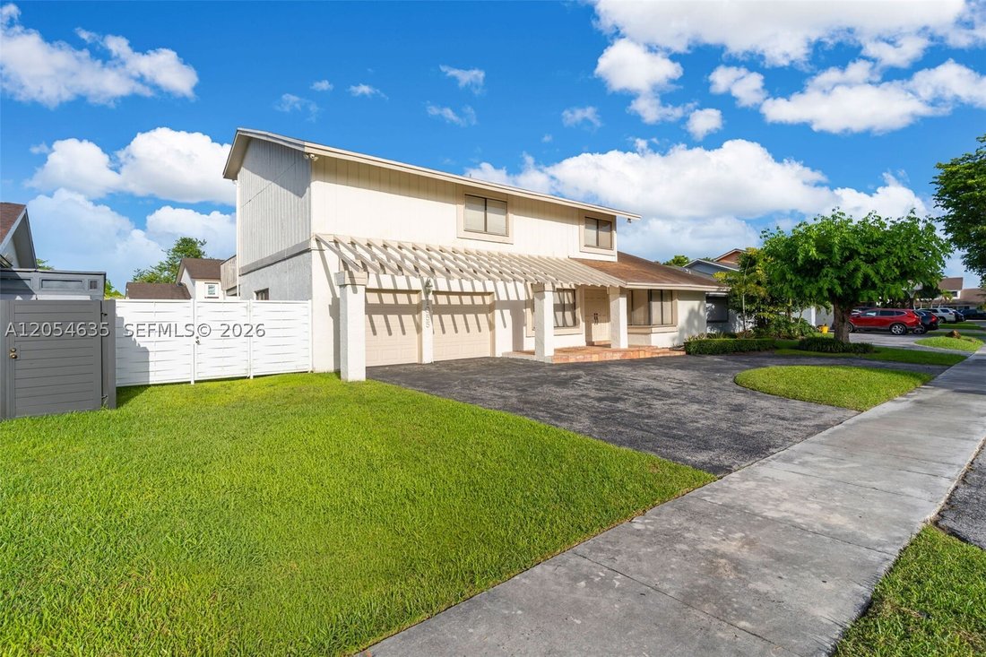 House in West Miami, Florida, United States 3 - 18446193