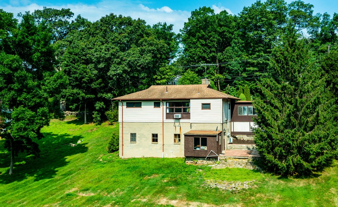 House in Shelton, Connecticut, United States 4 - 18448619