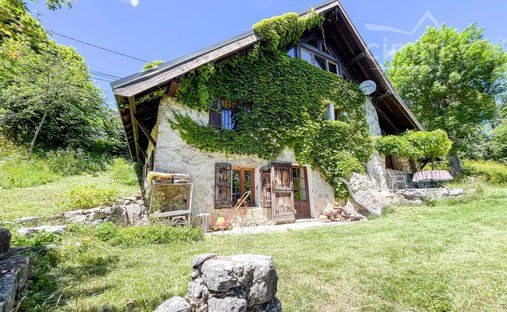 House in Saint-Pancrasse, Plateau-des-Petites-Roches, France 1