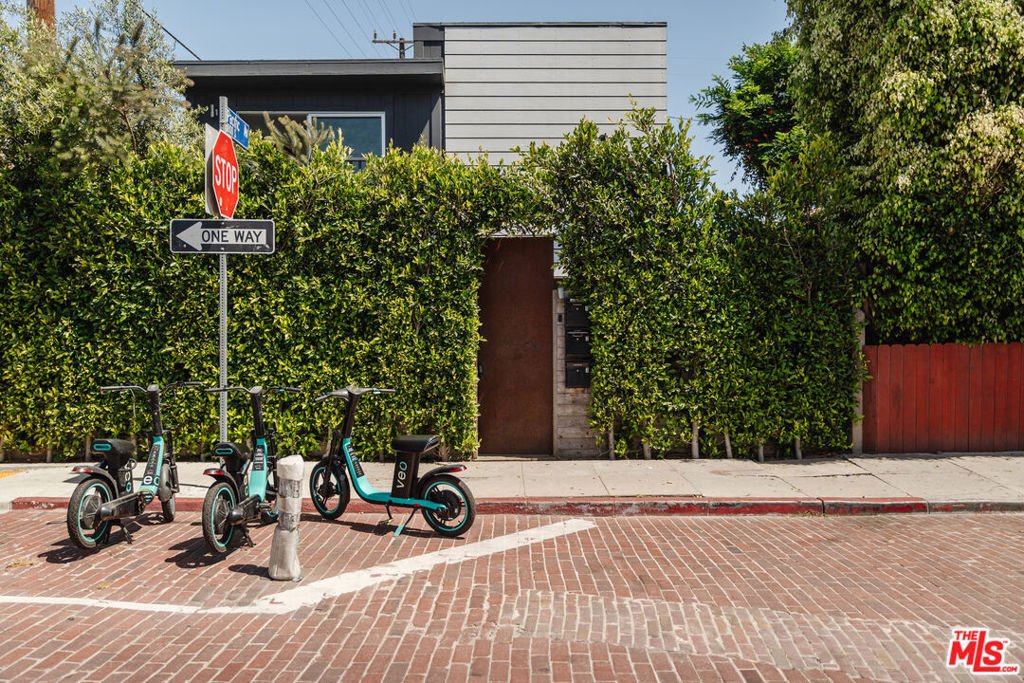 Los Angeles, California, United States 1 - 18446276