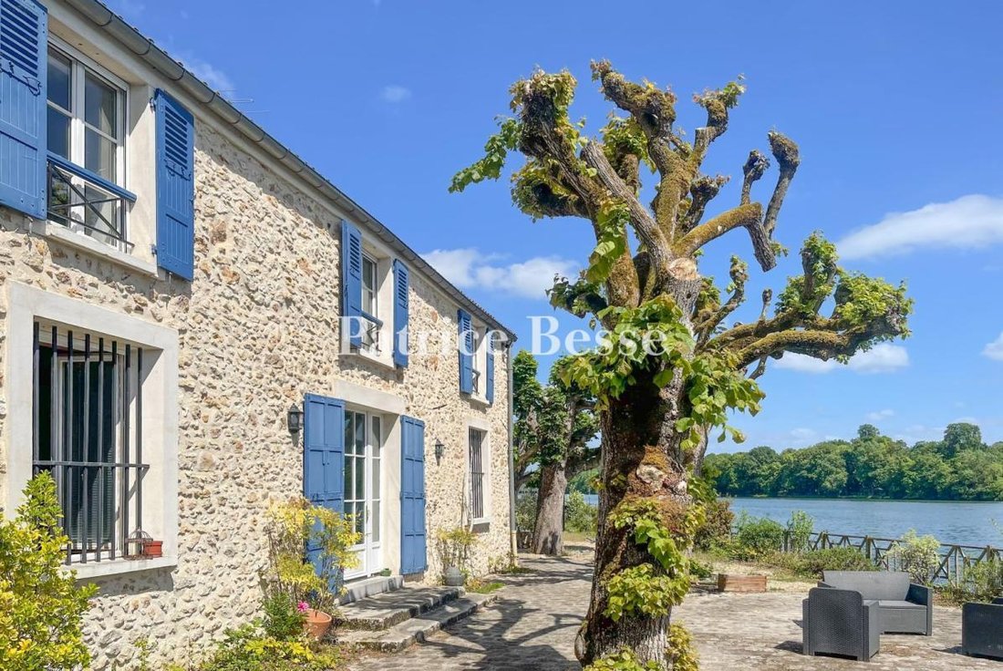 House in Le Coudray-Montceaux, Ile-de-France, France 1 - 18449900
