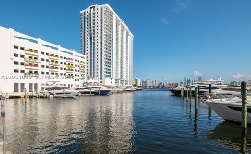 Condo in Golden Beach, Florida, United States 1