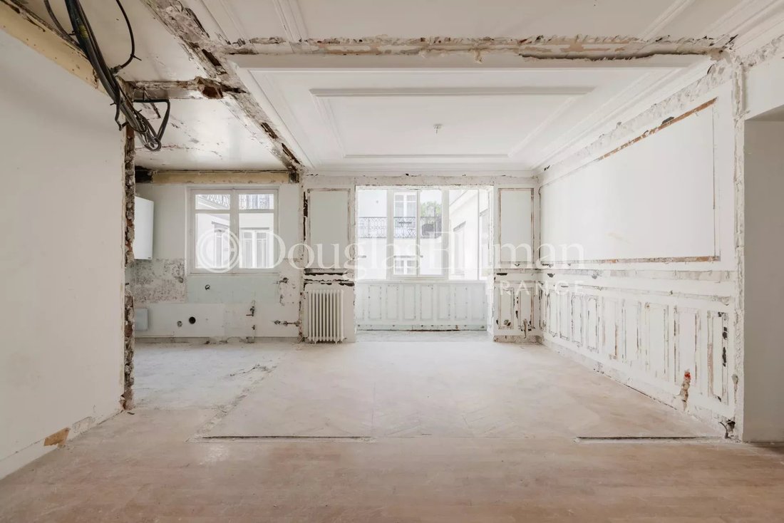 Apartment in Triangle d'Or, Paris 8e Arrondissement, Paris 2 - 18446076