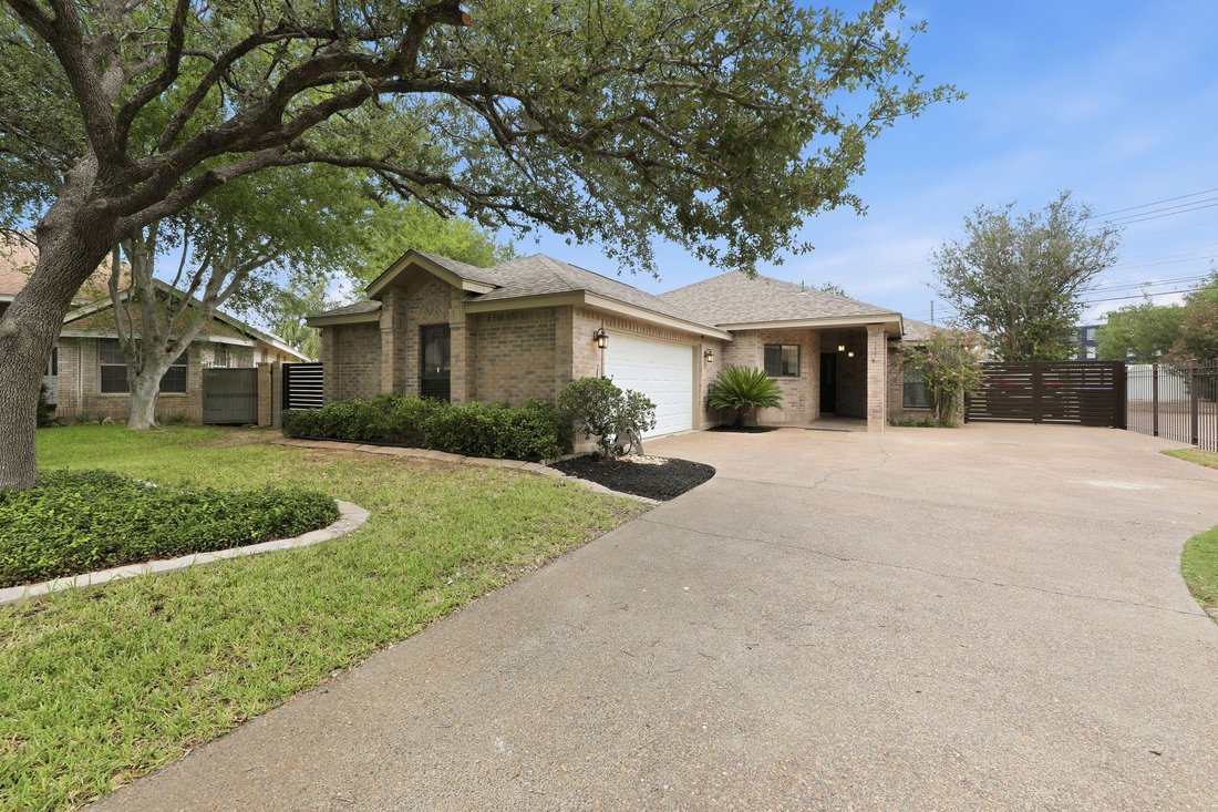 House in Laredo, Texas, United States 1 - 18448621