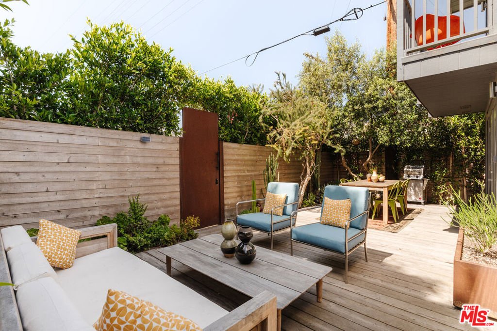 Los Angeles, California, United States 5 - 18446276