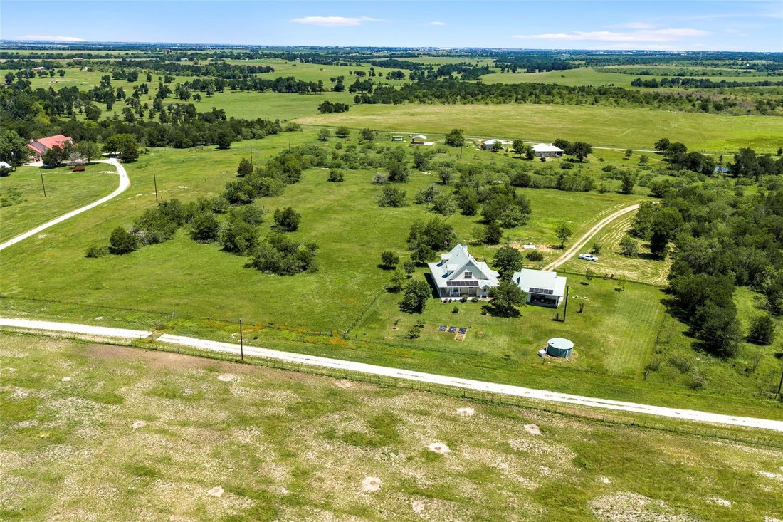House in Elgin, Texas, United States 2 - 18446673
