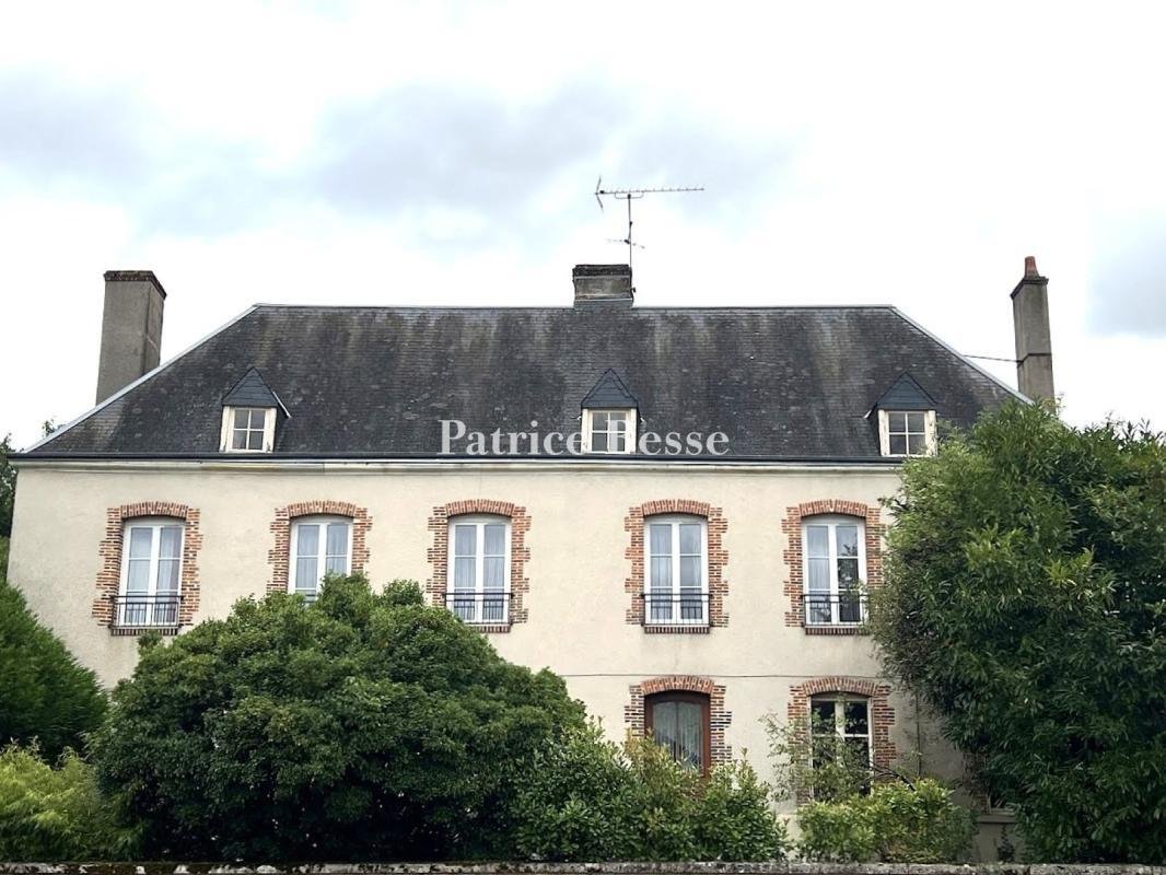 Maison à Gérard Yvon, Vendôme, France 1 - 18449266
