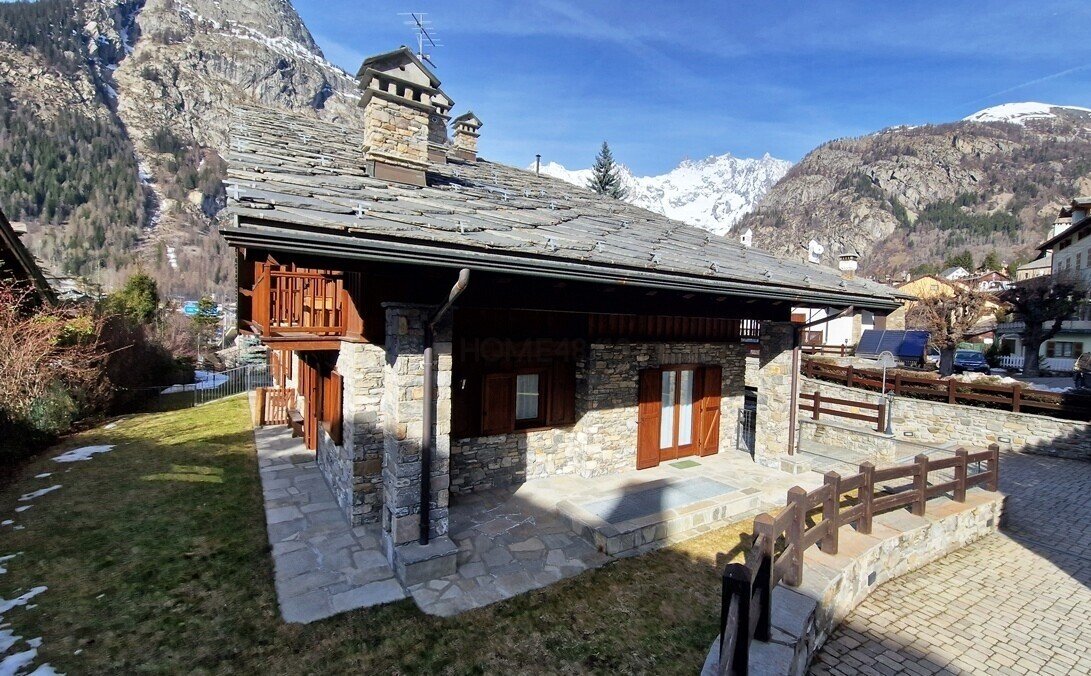 Chalet in Courmayeur, Aosta Valley / Vallée d'Aoste, Italy 4 - 18446159