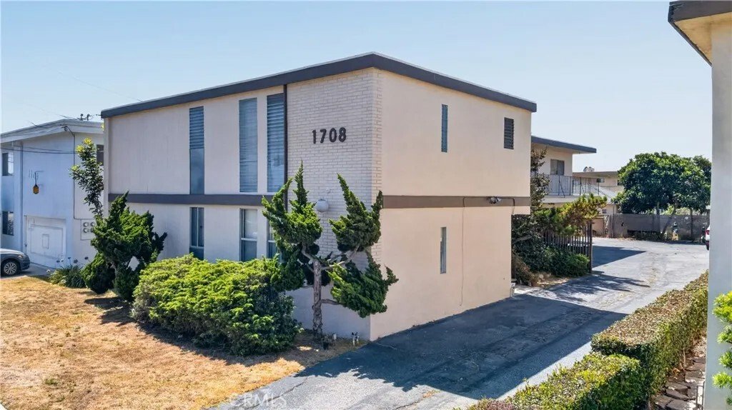 Gardena, California, United States 2 - 18449797