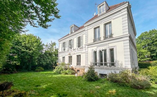 House in Centre, Brunoy, France 1
