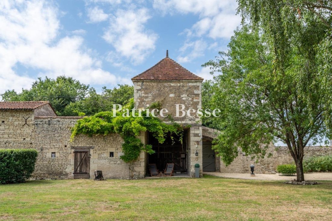 Corps de ferme à Châtellerault, Nouvelle-Aquitaine, France 3 - 18449159