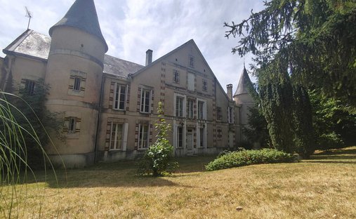 Estate in Chasseneuil-sur-Bonnieure, Nouvelle-Aquitaine, France 1