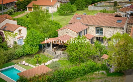 Azienda agricola a Centre, Issoire, Francia 1