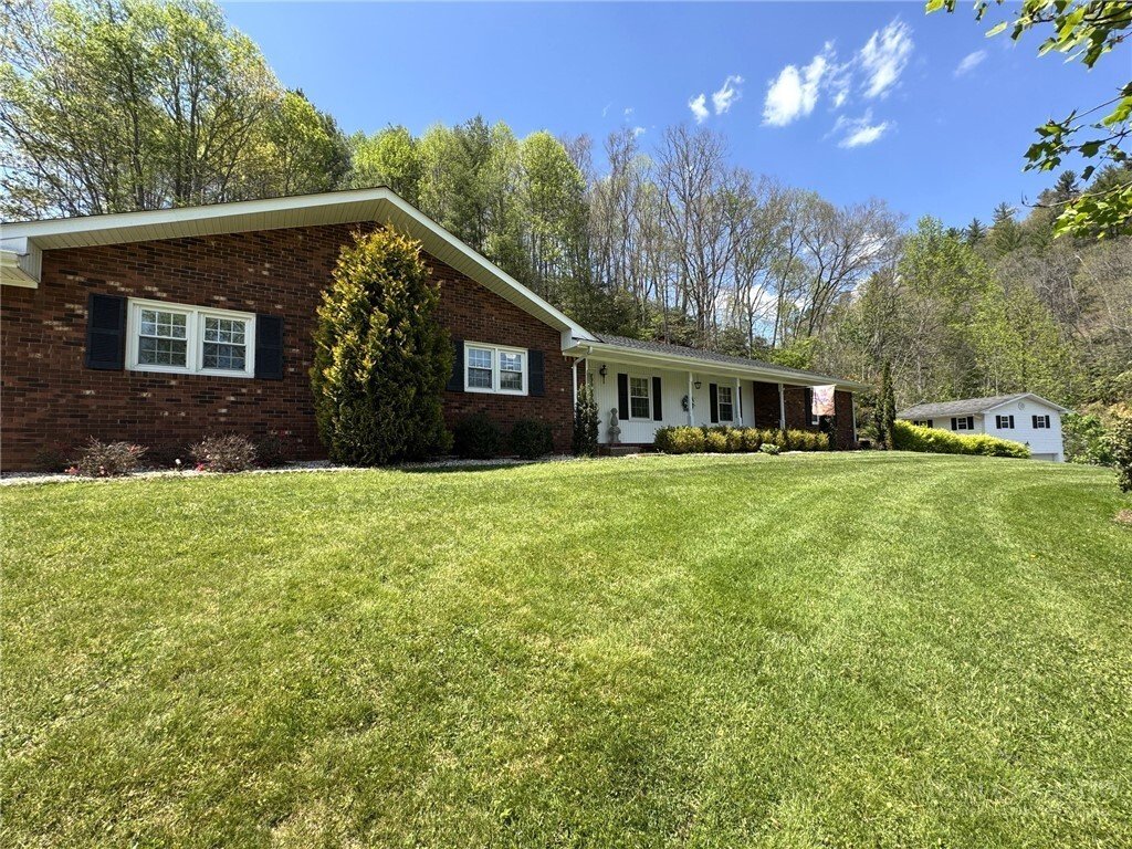 House in Creston, North Carolina, United States 3 - 18448863