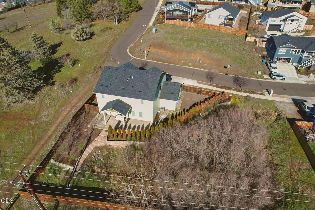 House in Eagle Point, Oregon, United States 2 - 18450173