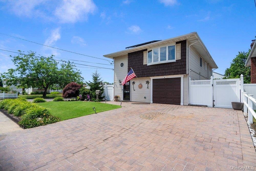 House in Lindenhurst, New York, United States 2 - 18451338